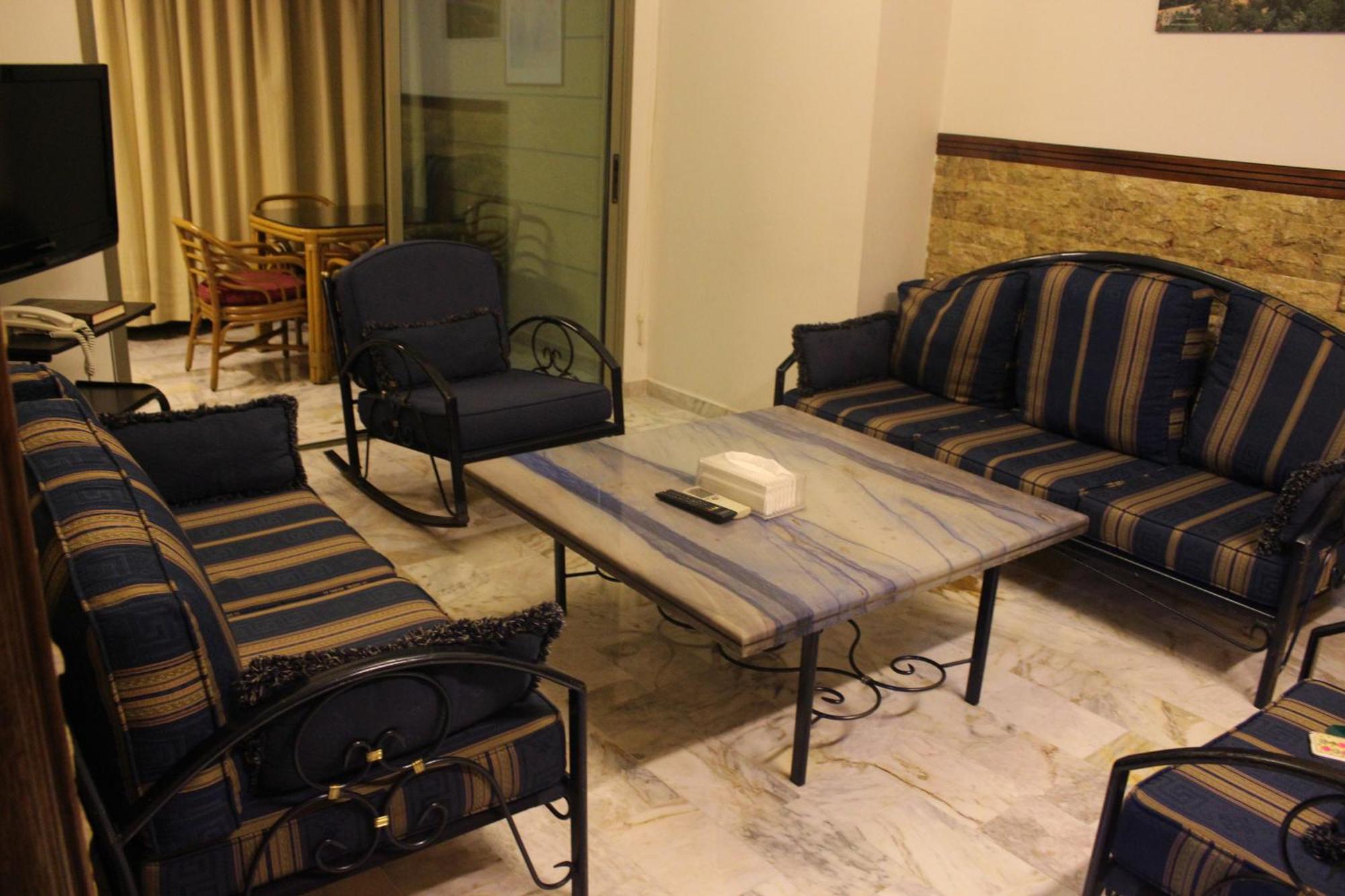 Viccini Suites Beiroet Buitenkant foto